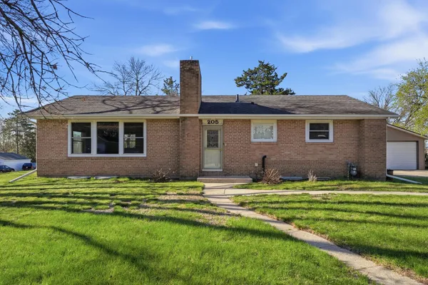 $250,000 | 205 1st Avenue Northwest, New London, MN 56273