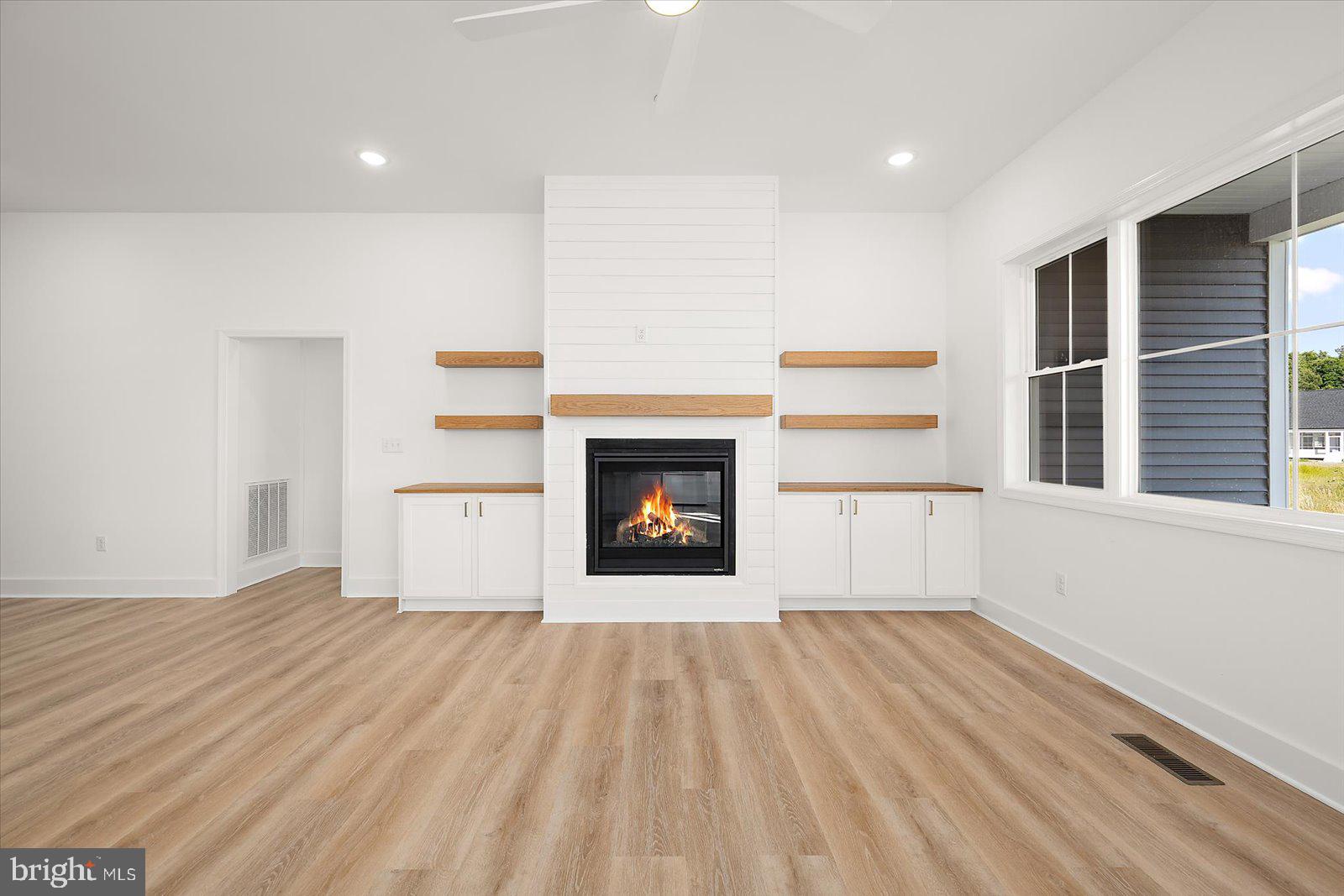 75 King Richard Road Berlin, MD 21811 - Photo 11 of 107 Family room with ceiling fan