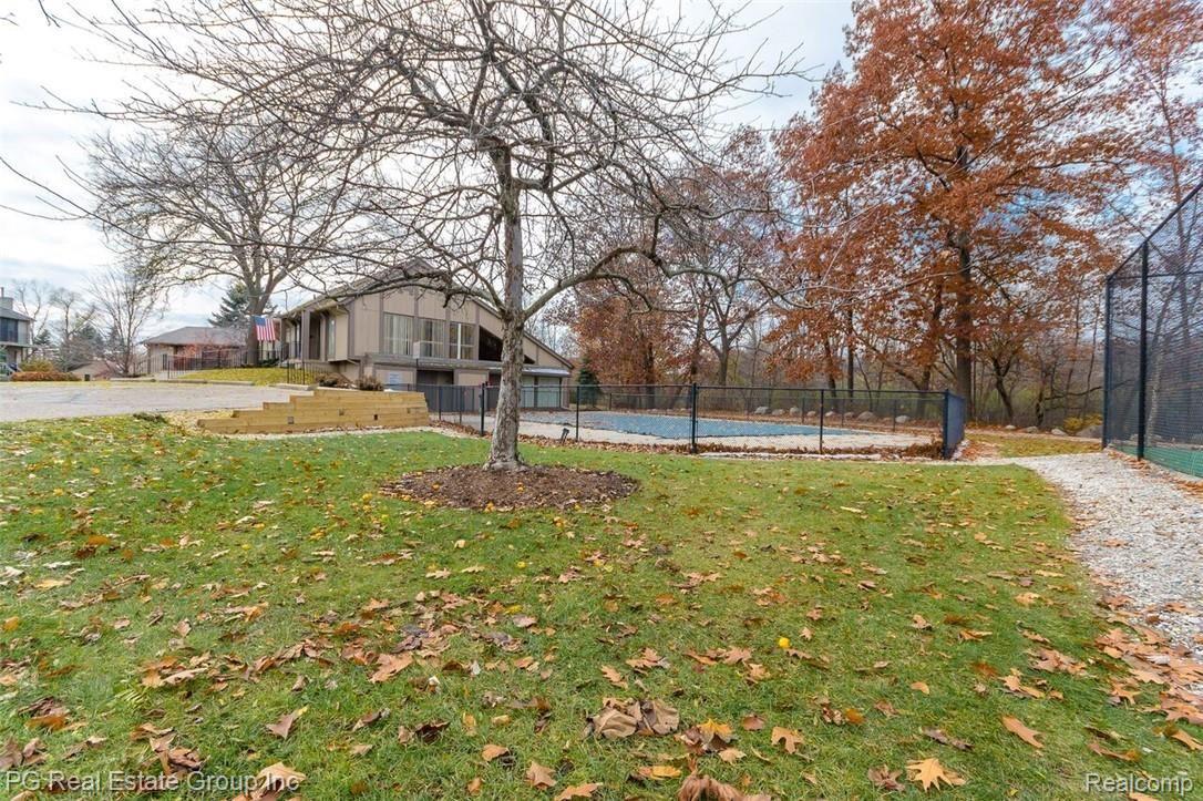 1923 Allenway Court Rochester, MI 48309 - Photo 11 of 30 5F74DBC7-7AE2-403E-B12A-240C6B03FC7F.jpeg