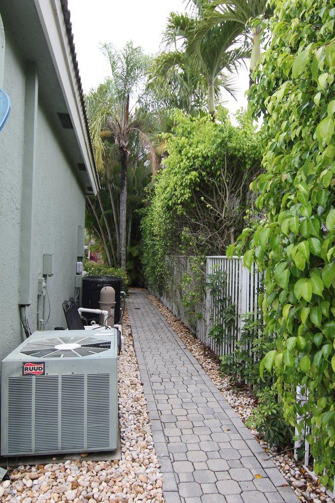 18566 Harbor Light Way Boca Raton, FL 33498 - Photo 28 of 38 Side Walkway