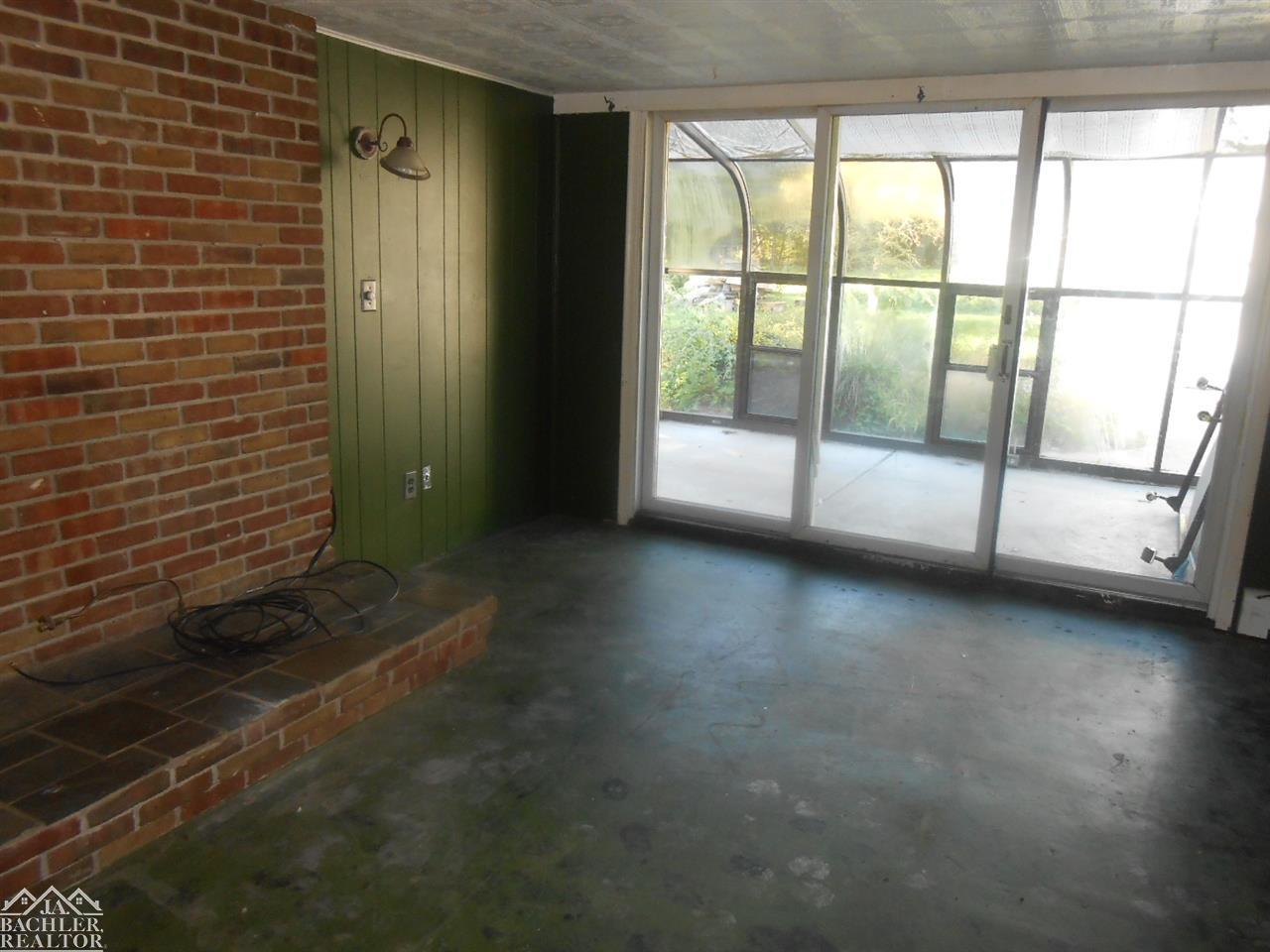 8364 Marsh Road Algonac, MI 48001 - Photo 6 of 19 31306345-5.JPG