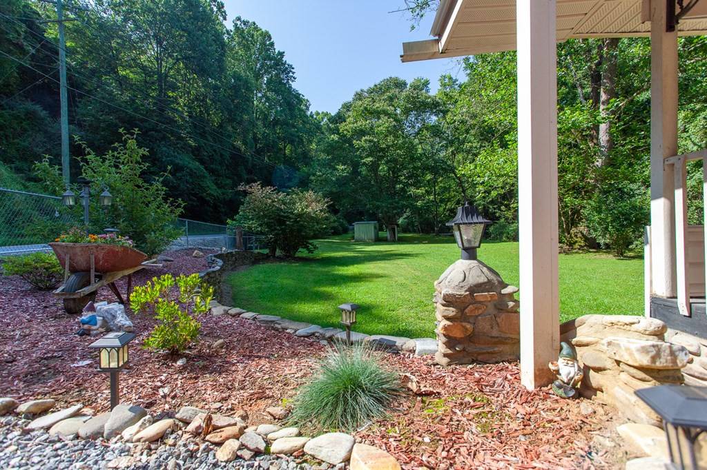 1690 Alarka Road Bryson City, NC 28713 - Photo 4 of 33