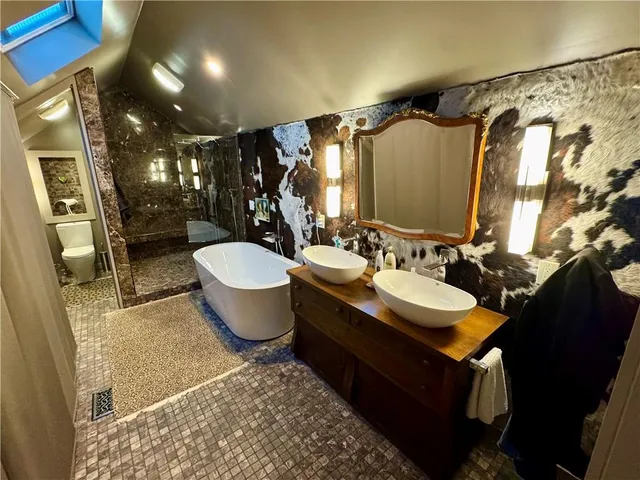 $750,000 | 2221 Highview Road Southwest, Atlanta, GA 30311