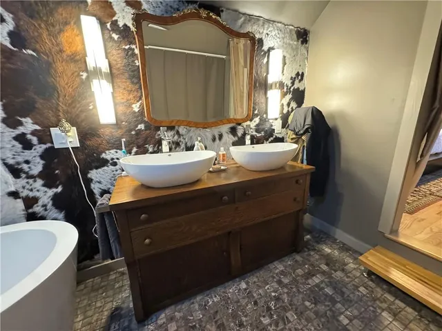 $750,000 | 2221 Highview Road Southwest, Atlanta, GA 30311