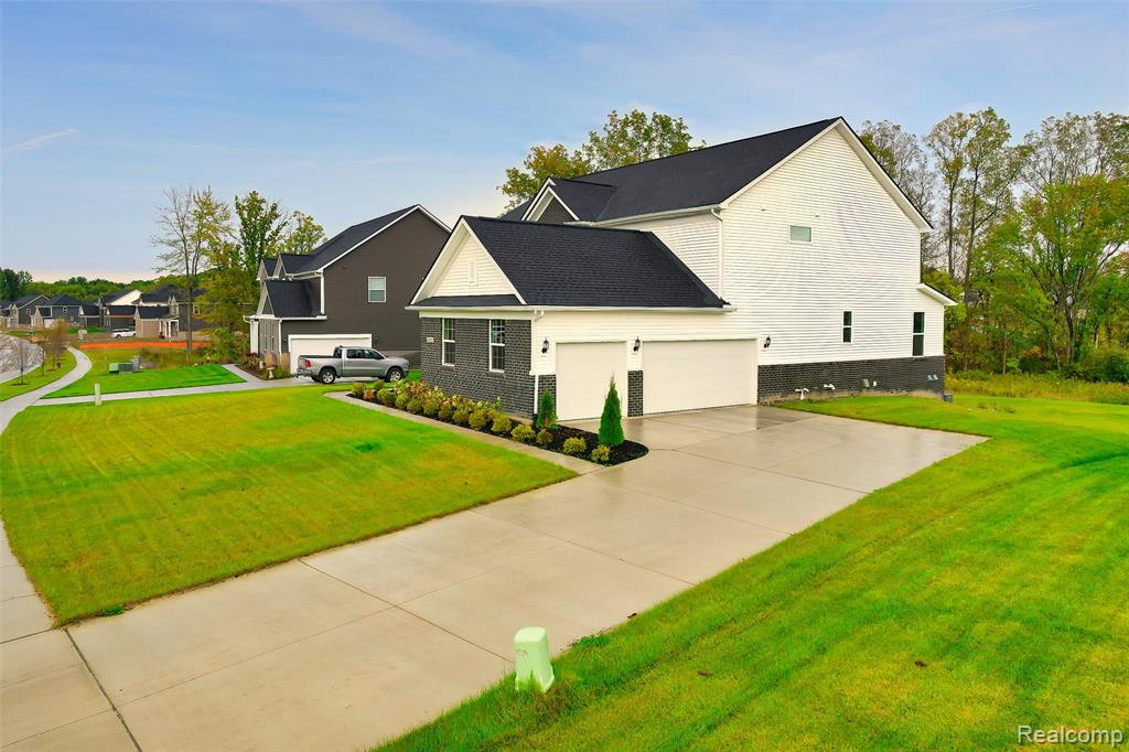 22820 Martin Road South Lyon, MI 48178 - Photo 3 of 82