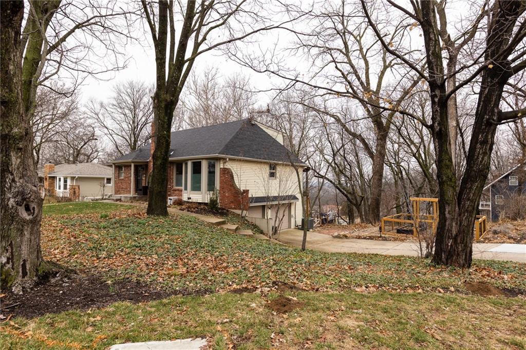 1826 Northwest Woodland Road Riverside, MO 64150 - Photo 38 of 48