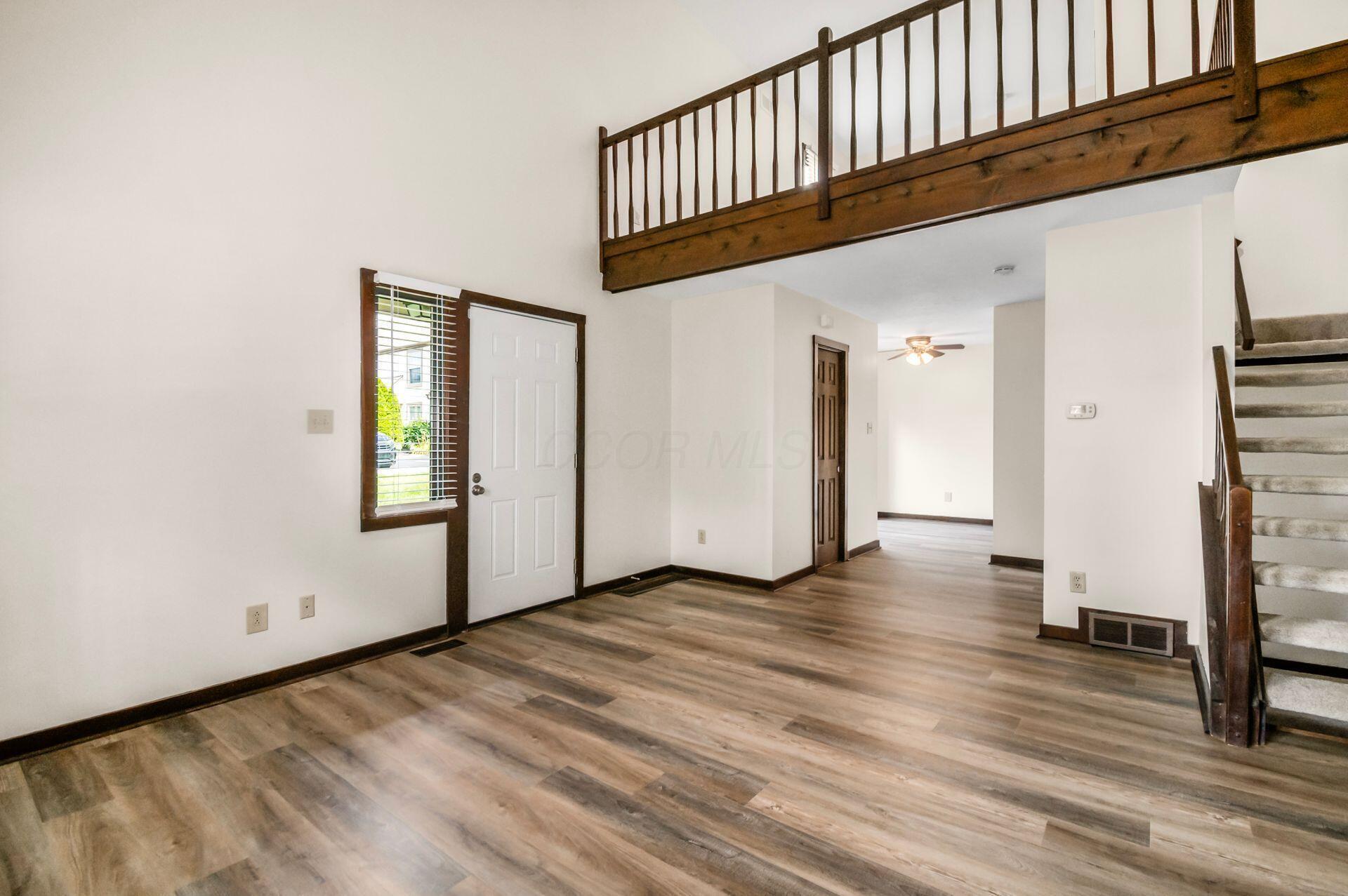 432 Edinburgh Road Dublin, OH 43017 - Photo 5 of 20 Entry
