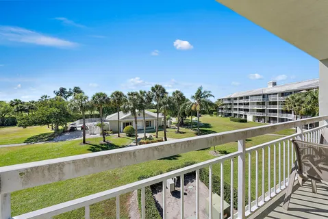 $210,000 | 2761 Village Boulevard, Unit 303, West Palm Beach, FL 33409