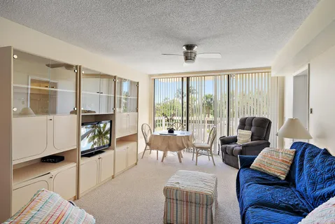 $210,000 | 2761 Village Boulevard, Unit 303, West Palm Beach, FL 33409