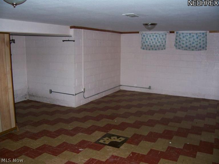 4037 Stonehaven Road Cleveland, OH 44121 - Photo 15 of 22 Gallery Image 15