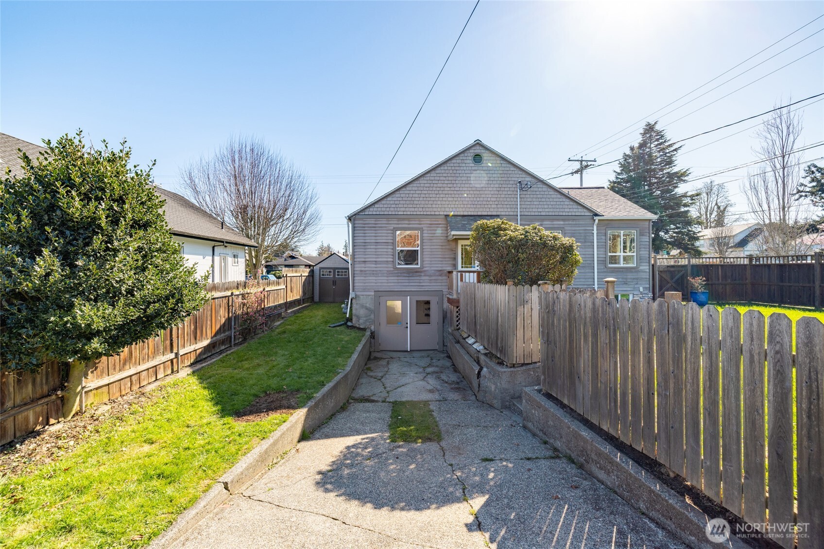 819 K Avenue Anacortes, WA 98221 - Photo 35 of 40 a front view of a house with garden