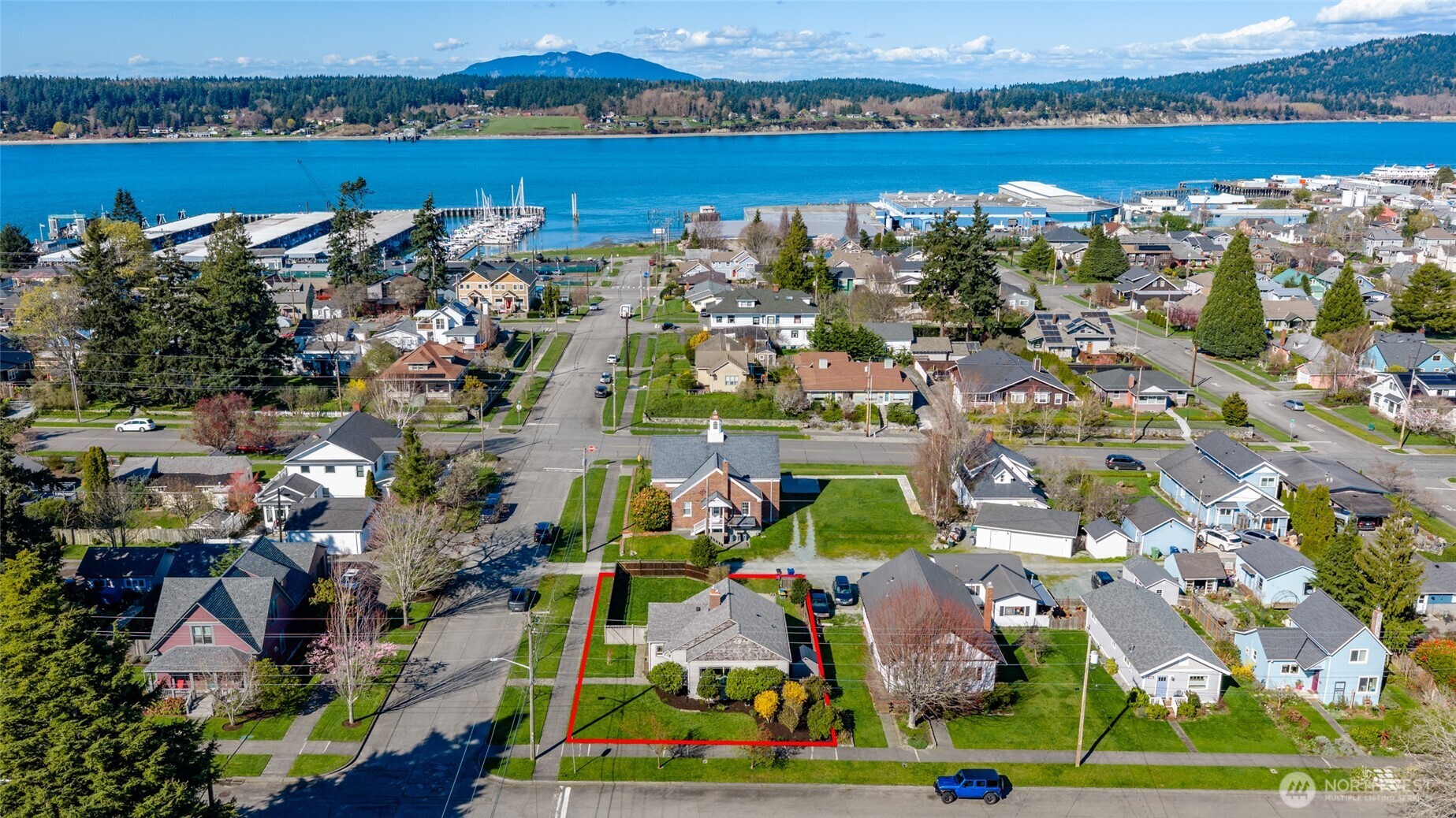 819 K Avenue Anacortes, WA 98221 - Photo 39 of 40 an aerial view of multiple house