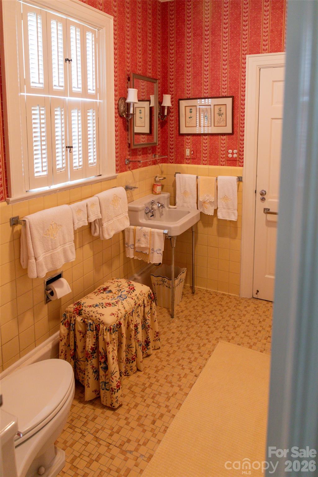 213 Union Street North Concord, NC 28025 - Photo 10 of 43 a bathroom with a sink toilet and a bathtub
