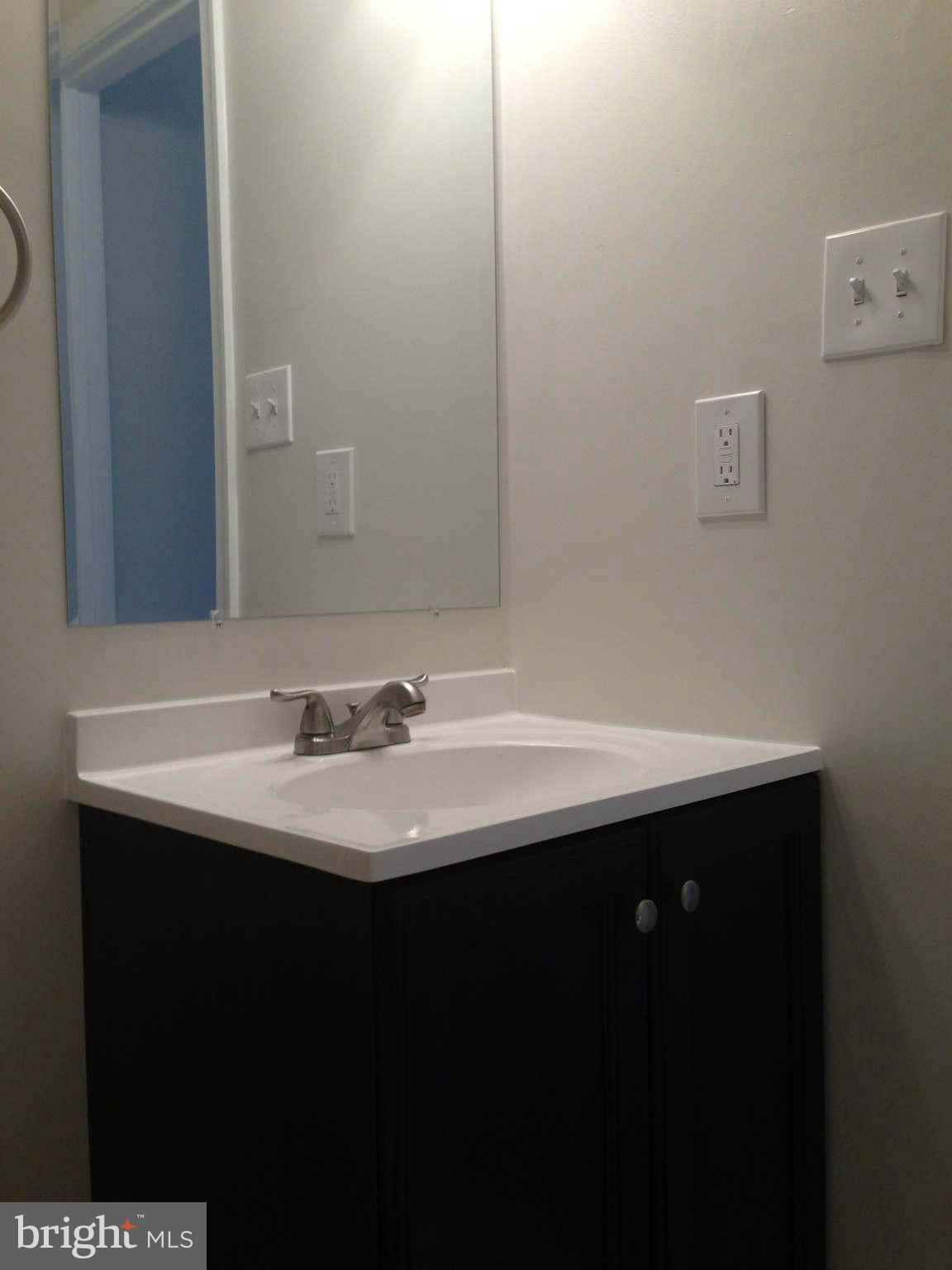 5531 Ridgeton Hill Court Fairfax, VA 22032 - Photo 8 of 19 Bath (Master)