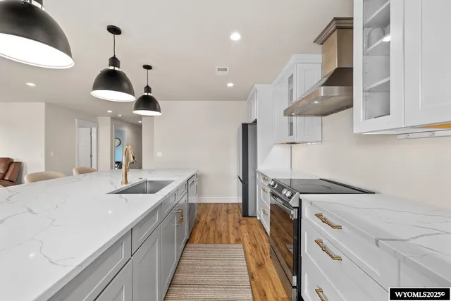 $695,000 | 118 South Lincoln Avenue, Glendo, WY 82213