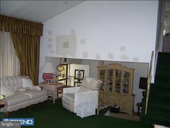 9722 Laramie Road Philadelphia, PA 19115 - Photo 2 of 6 Living Room
