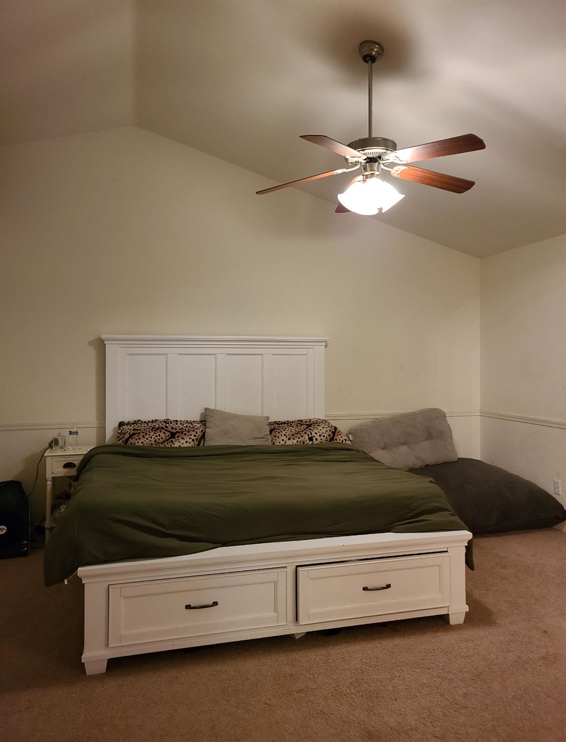 440 East Stanley Avenue Reedley, CA 93654 - Photo 16 of 25 a living room with furniture