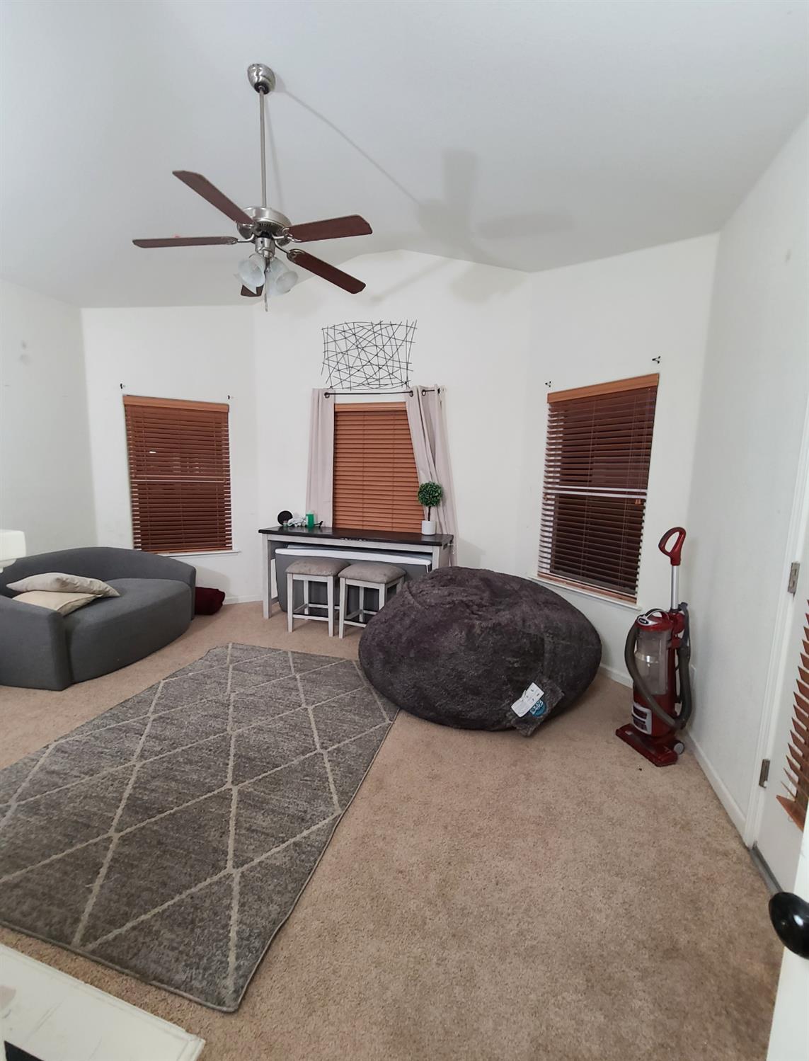 440 East Stanley Avenue Reedley, CA 93654 - Photo 2 of 25 a bedroom with a bed and a chair