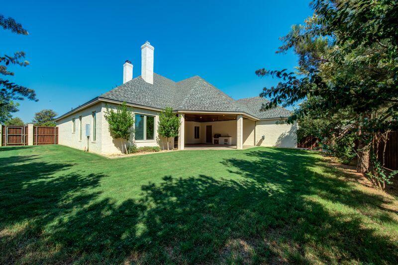 11107 Miami Avenue Lubbock, TX 79423 - Photo 77 of 82 a front view of a house with a yard