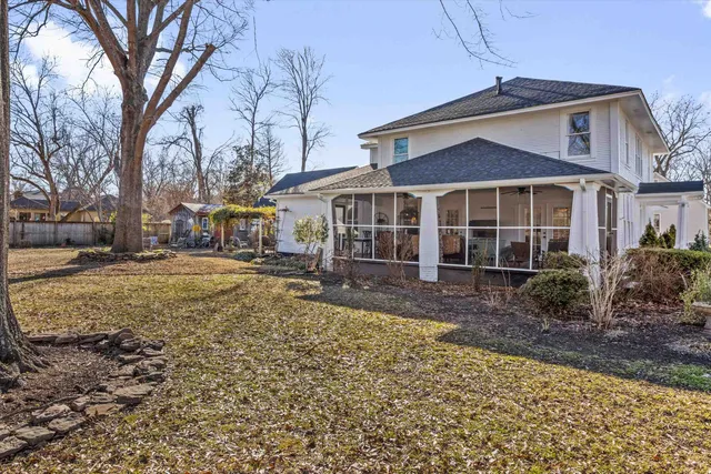 a view of a yard in front of a house