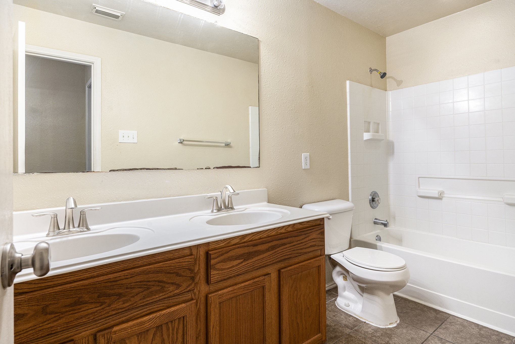 18227 Thicket Grove Road Houston, TX 77084 - Photo 17 of 28 a bathroom with a toilet a sink and a bathtub