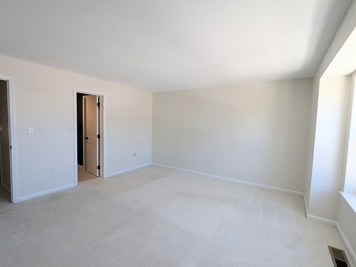 107 Franklin Street, Unit 4 Derry, NH 03038 - Photo 19 of 33