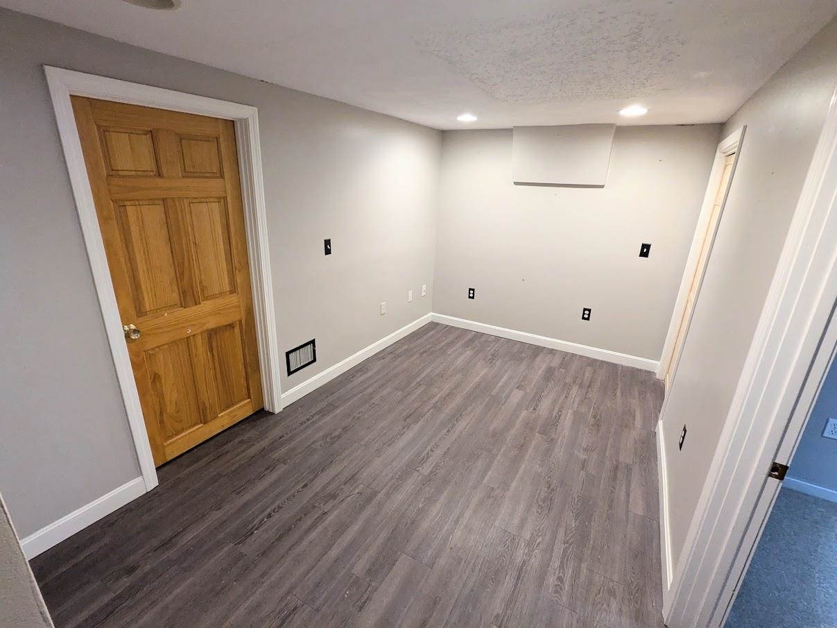 107 Franklin Street, Unit 4 Derry, NH 03038 - Photo 29 of 33