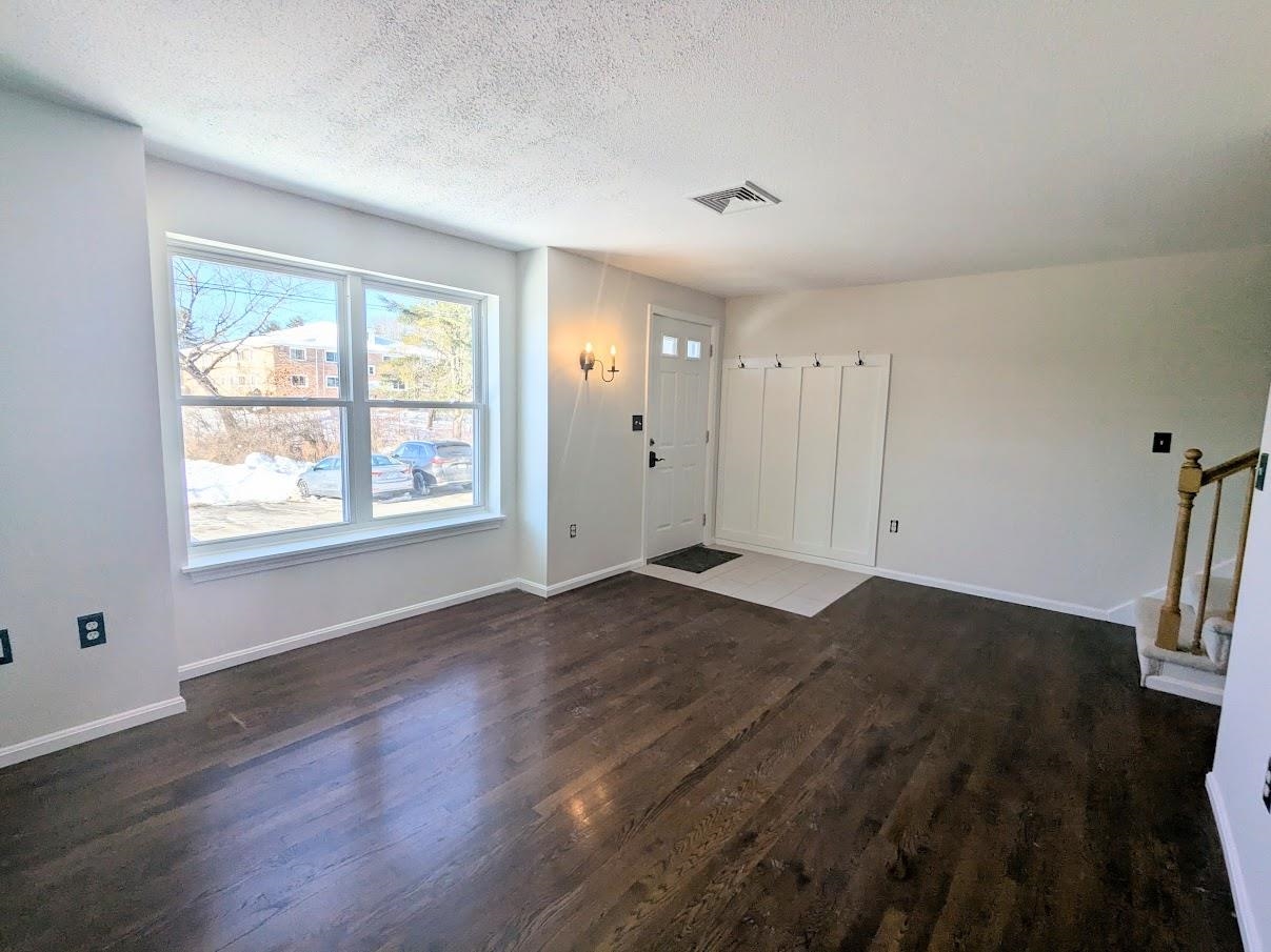 107 Franklin Street, Unit 4 Derry, NH 03038 - Photo 6 of 33