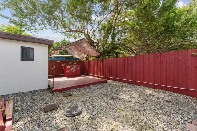 $2,700 | 1204 Northwest 70th Street, Miami, FL 33147