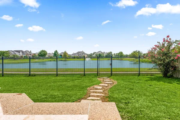 a view of a park and entertaining space