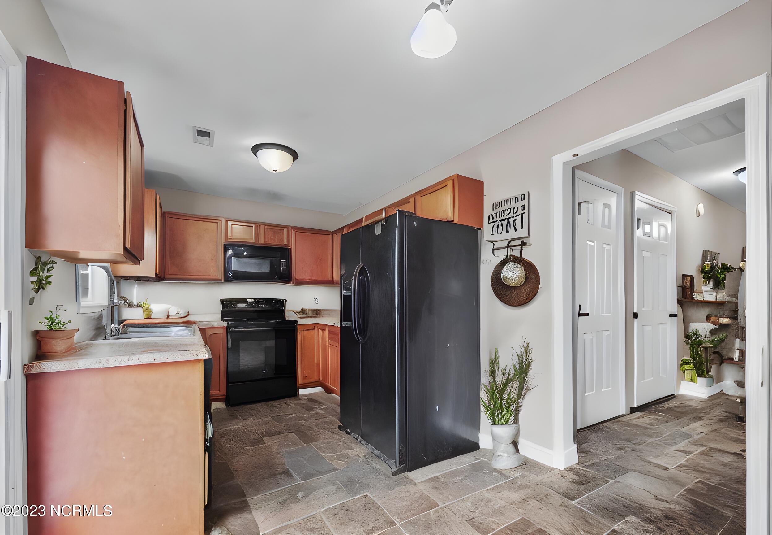 163 Queens Haven Road Hubert, NC 28539 - Photo 9 of 33 Virtually Staged Kitchen