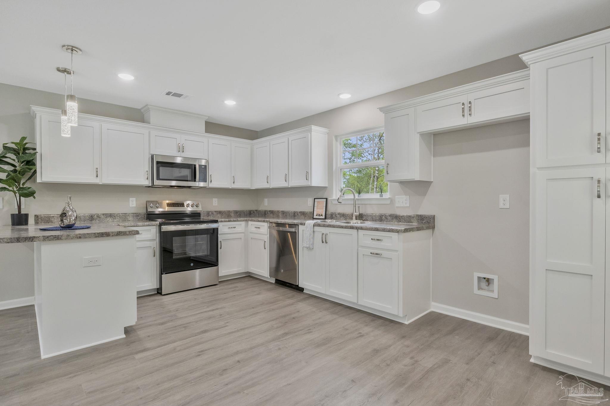 5597 Riviera Drive Milton, FL 32583 - Photo 4 of 47