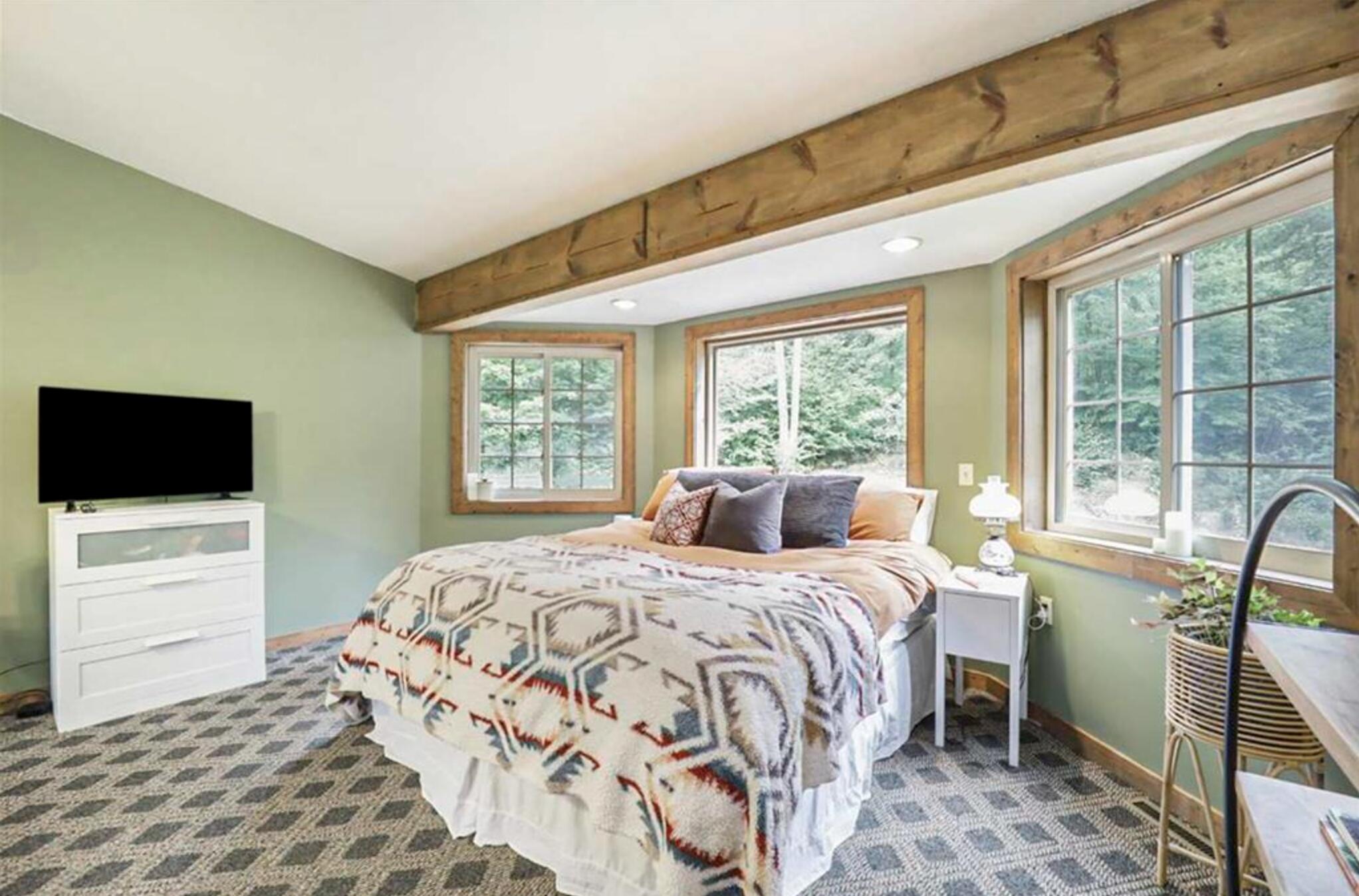331 North Seldon Road Petoskey, MI 49770 - Photo 5 of 10 Gallery Image 5