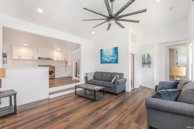 $525,000 | 10559 Jefferson Boulevard, Osceola, IN 46561