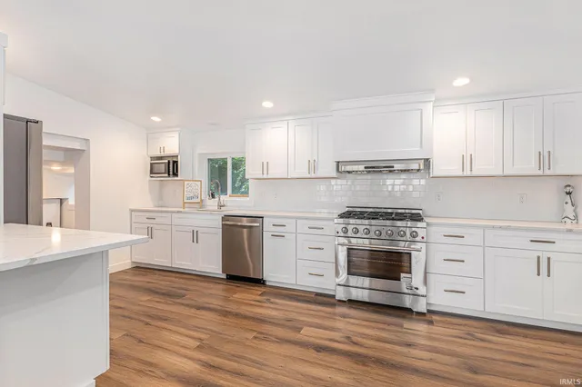 $525,000 | 10559 Jefferson Boulevard, Osceola, IN 46561