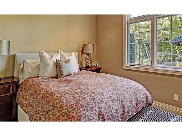 3120 80th Avenue Northeast Hunts Point, WA 98004 - Photo 17 of 25 Gallery Image 17