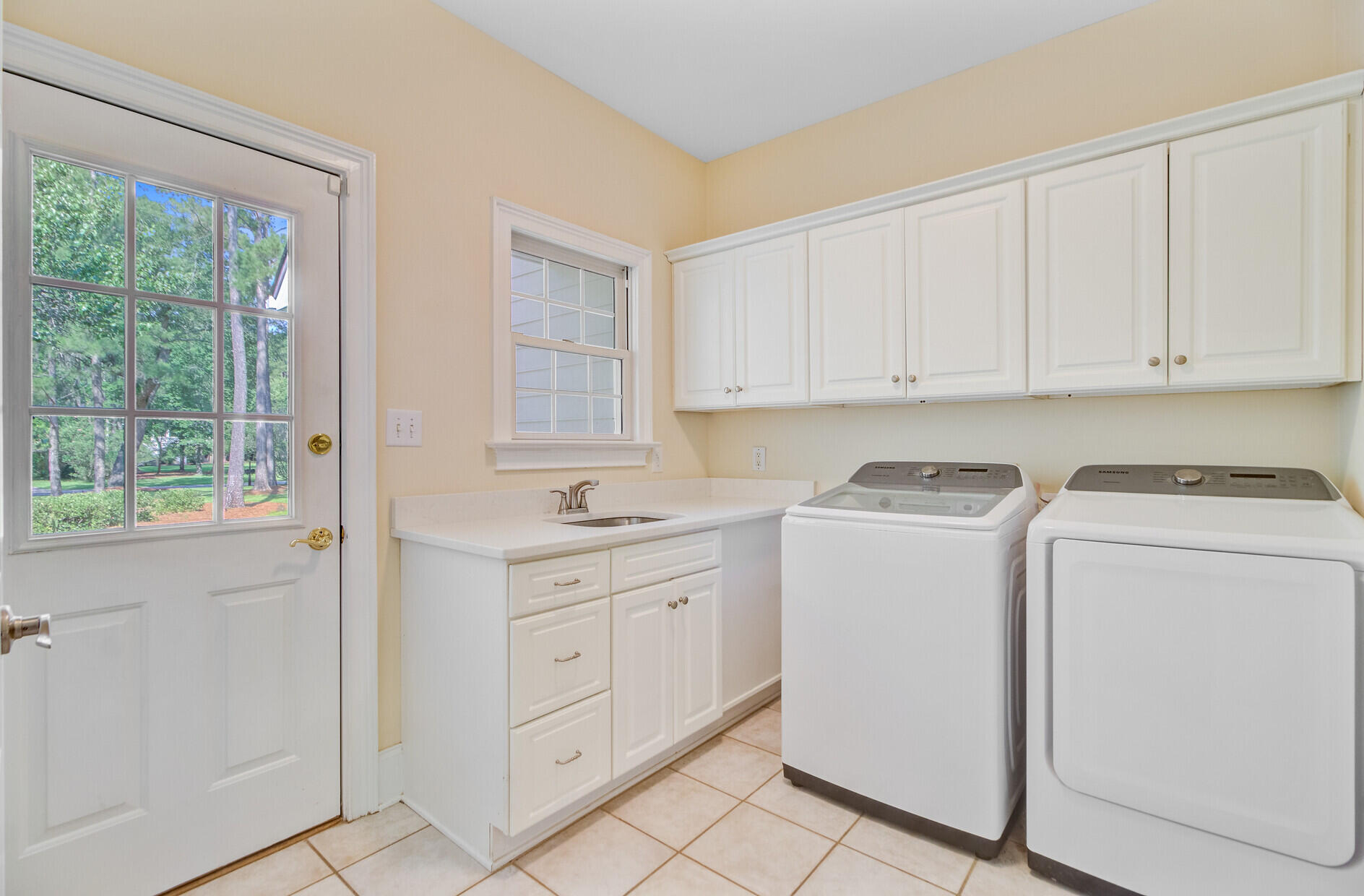 1829 Shell Ring Circle Mount Pleasant, SC 29466 - Photo 33 of 69 laundry room