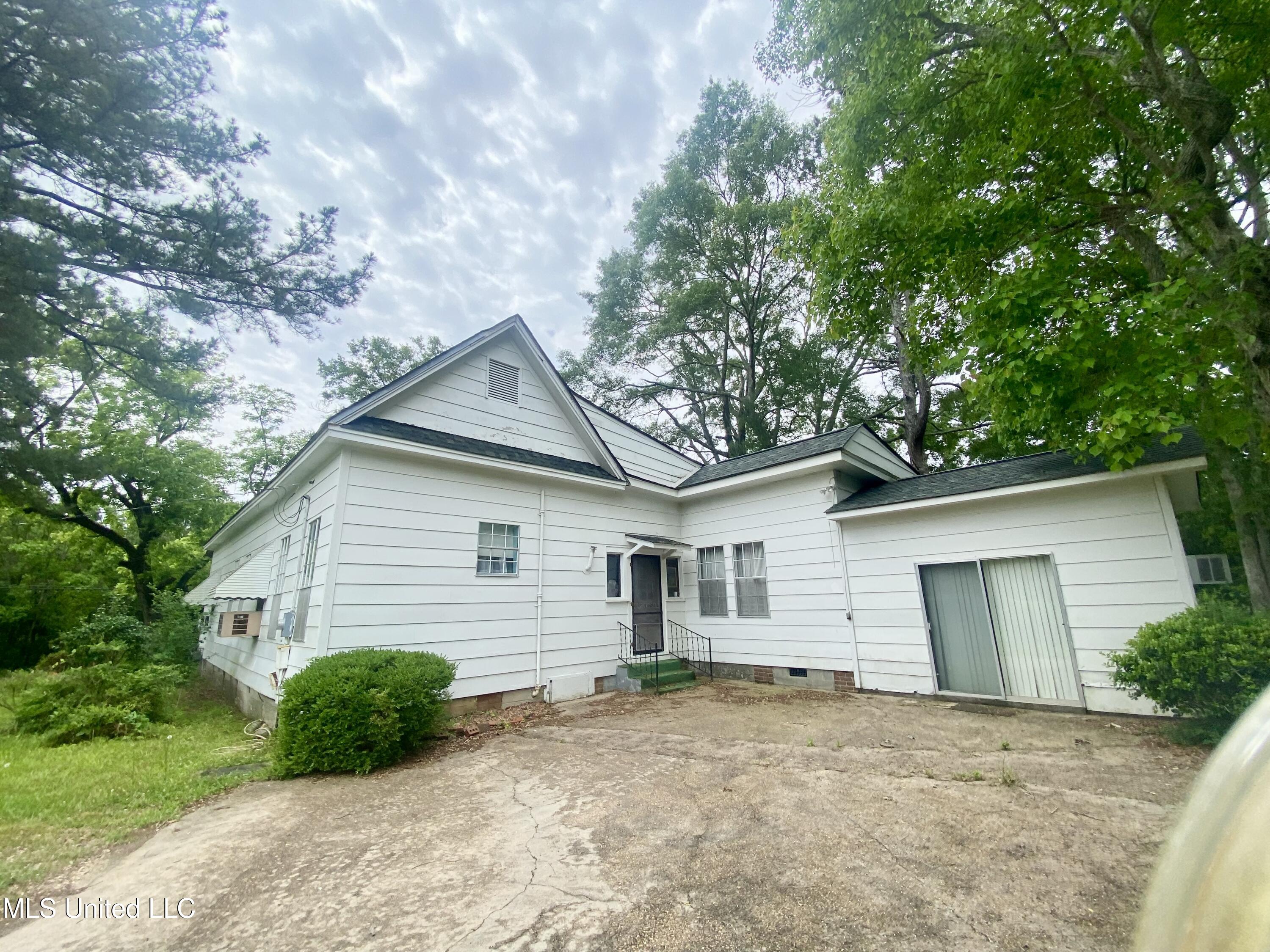 613 Georgetown Street Hazlehurst, MS 39083 - Photo 3 of 37 IMG_3157