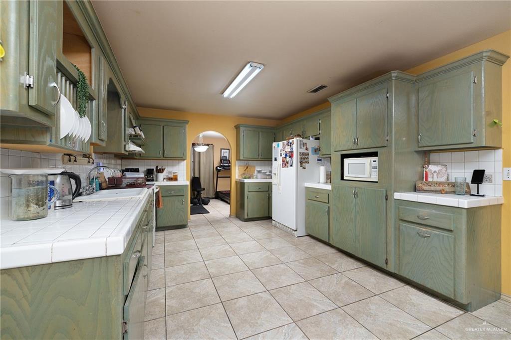285 Tulipan Street Roma, TX 78584 - Photo 5 of 17 Gallery Image 5