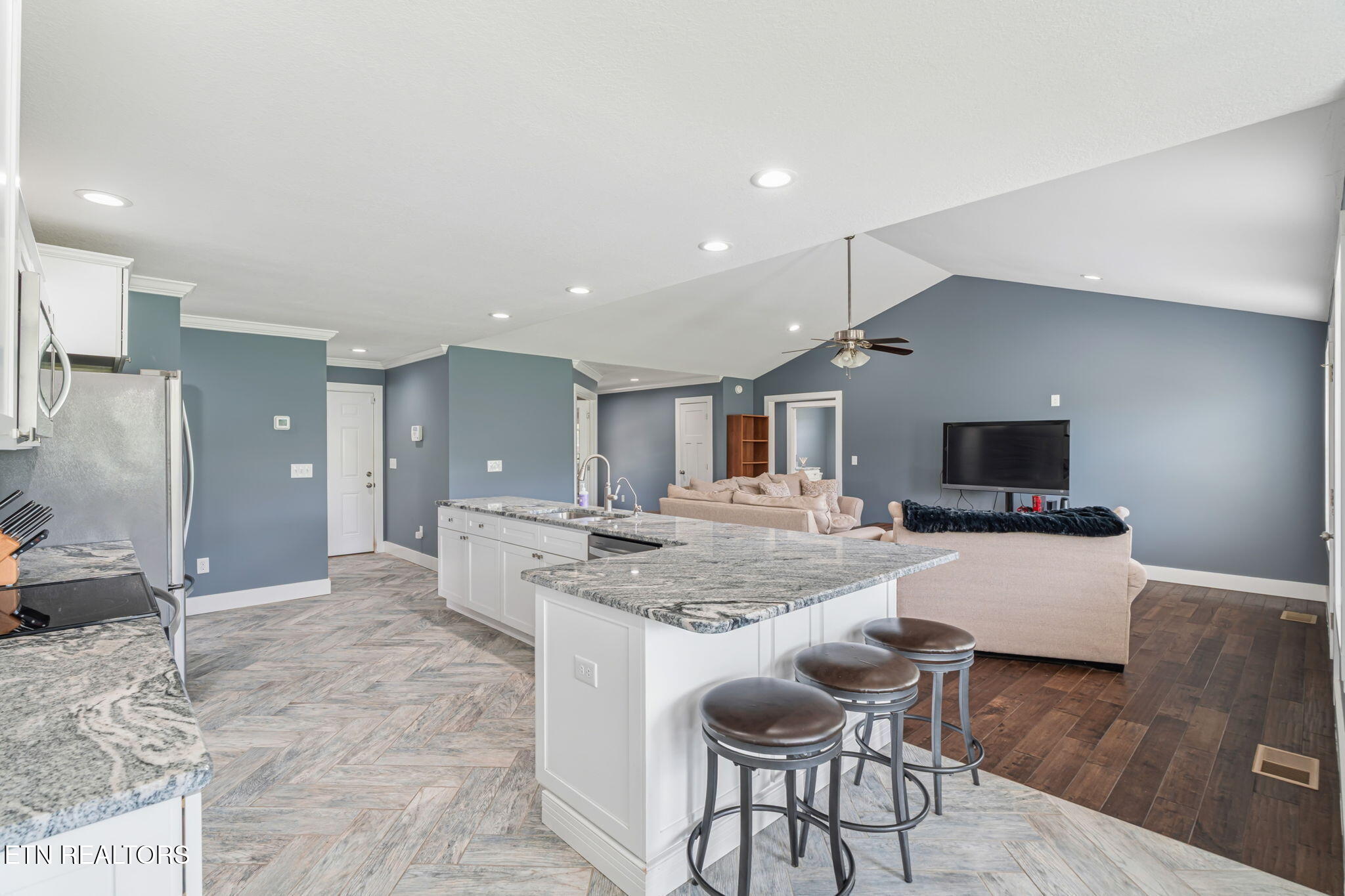 527 Low Valley Road Dandridge, TN 37725 - Photo 17 of 52 19-web-or-mls-527 Low Valley Drive-22