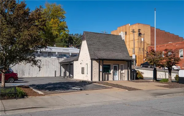 $180,000 | 202 West Main Street, Elkin, NC 28621