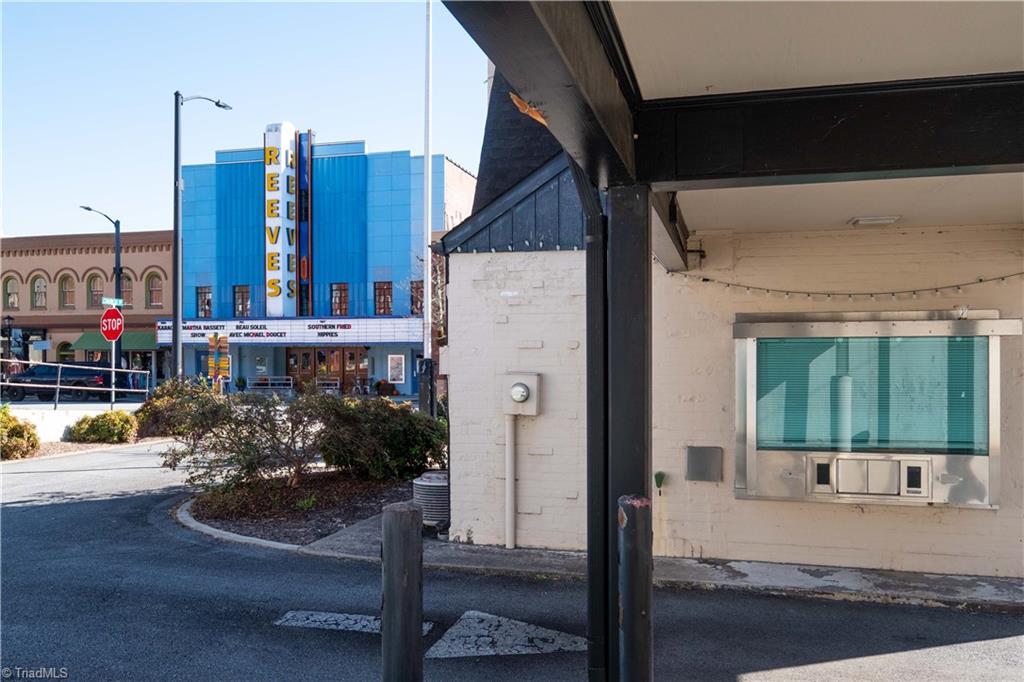 202 West Main Street Elkin, NC 28621 - Photo 11 of 24