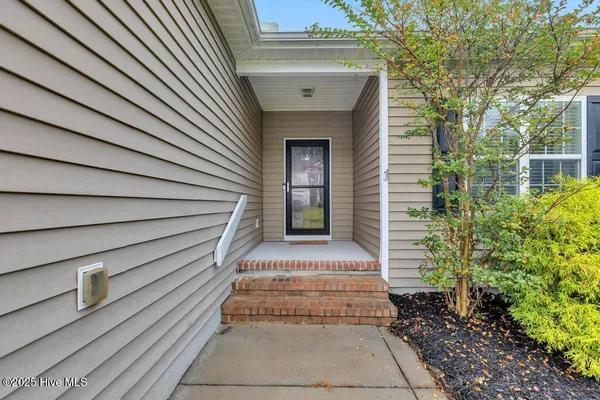 $327,500 | 216 Peggy's Trace, Sneads Ferry, NC 28460