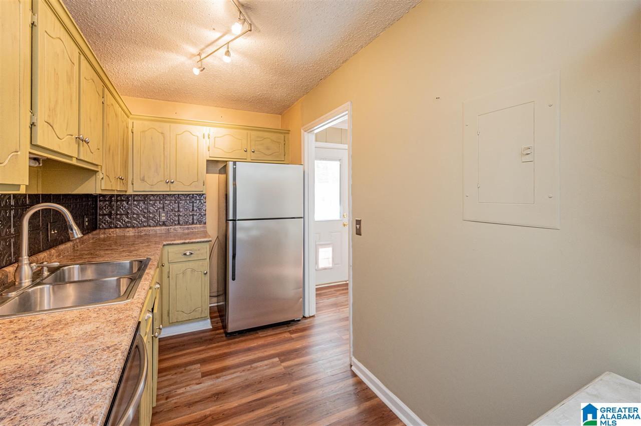304 Old Rocky Ridge Lane Birmingham, AL 35216 - Photo 11 of 32