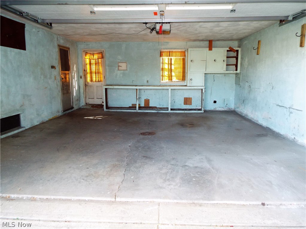 23308 Emery Road Cleveland, OH 44128 - Photo 19 of 20 2 car Garage