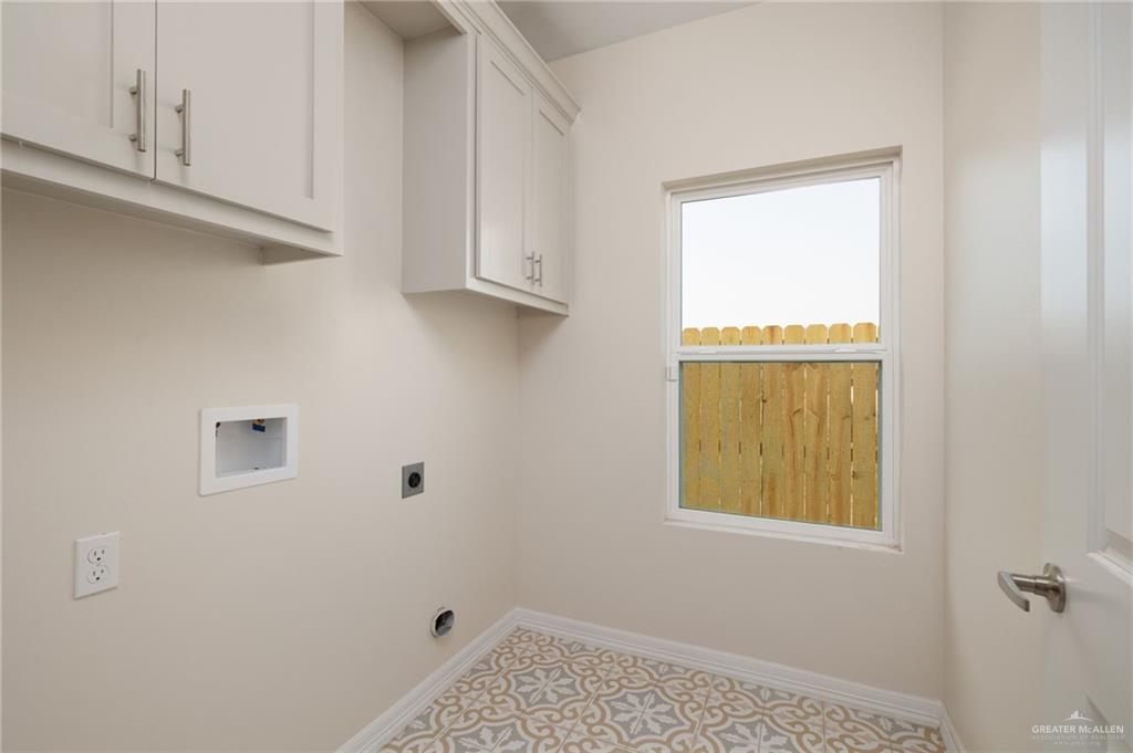 1717 Alisson Street Alton, TX 78573 - Photo 12 of 15 a bathroom with a window