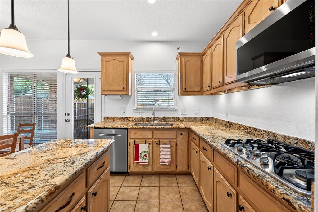 1804 Hunters Ridge Drive Grapevine, TX 76051 - Photo 12 of 36 Gas Stove with plenty of room for cooking up a gourmet meal