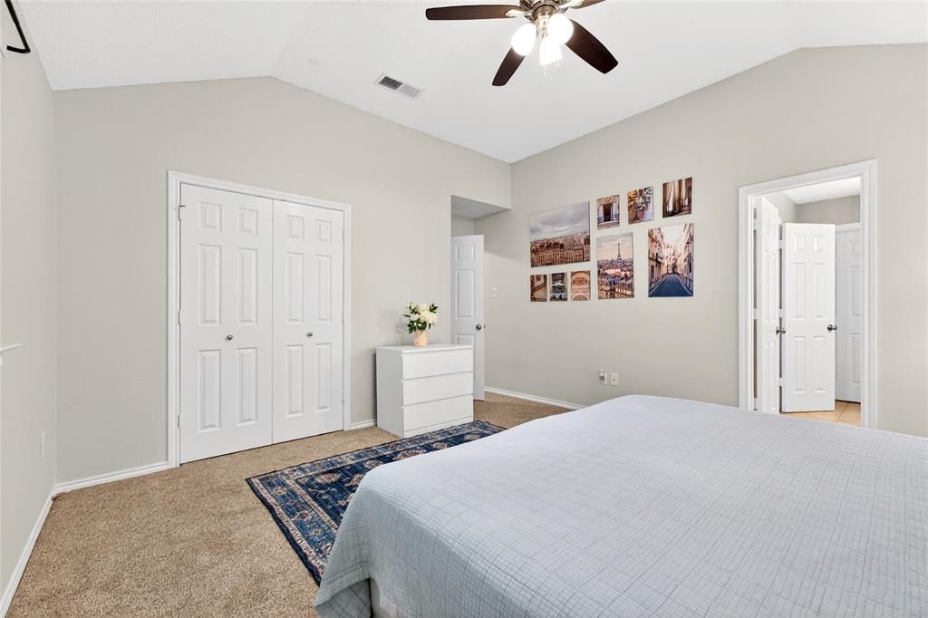 1804 Hunters Ridge Drive Grapevine, TX 76051 - Photo 23 of 36 Direct access to Jack/Jill bathroom from bedroom