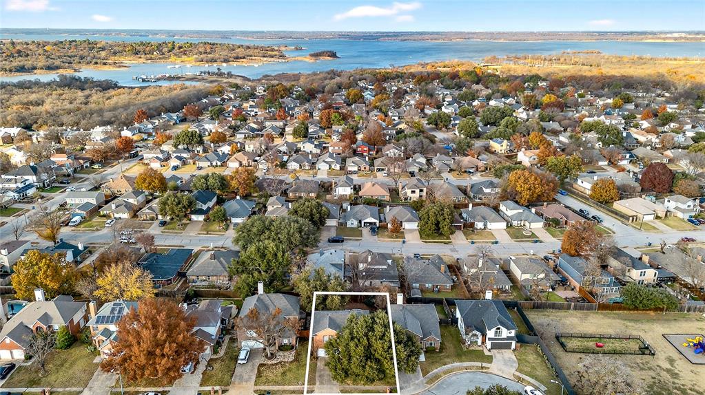 1804 Hunters Ridge Drive Grapevine, TX 76051 - Photo 4 of 36 Walking Distance to Grapevine Lake