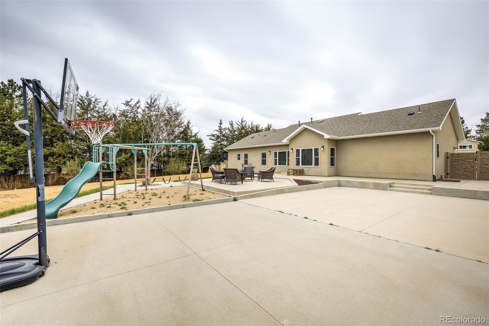 675 9th Street Limon, CO 80828 - Photo 10 of 49 a house view with a outdoor space